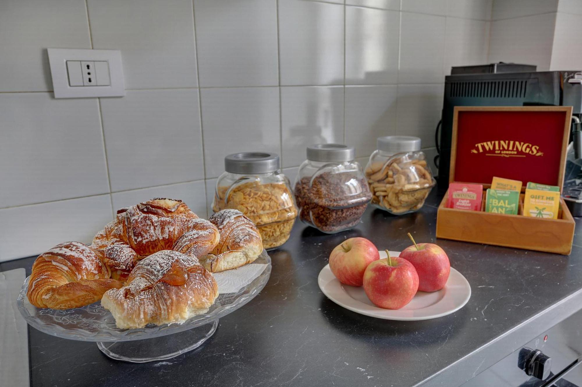 Holiday Sunny Roma B&B Екстер'єр фото