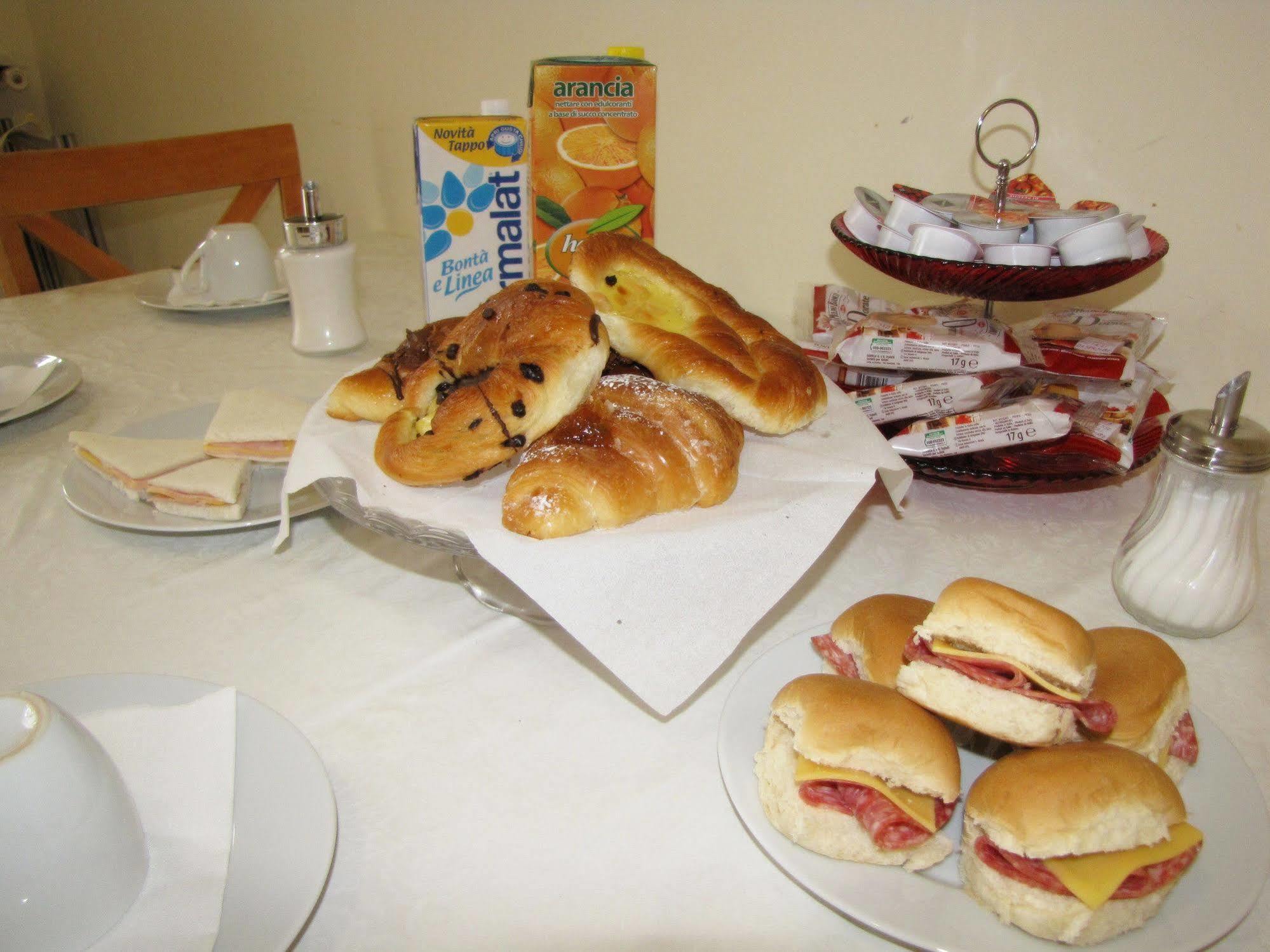 Holiday Sunny Roma B&B Екстер'єр фото